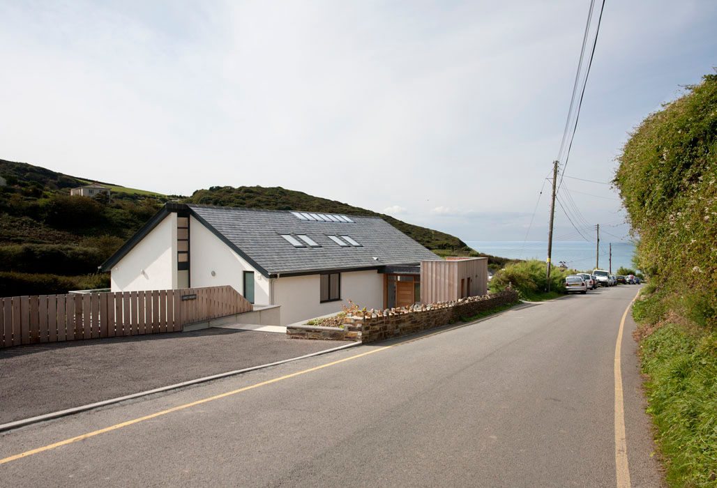 Grey Roofs, Crackington Haven, Cornwall homify Modern home