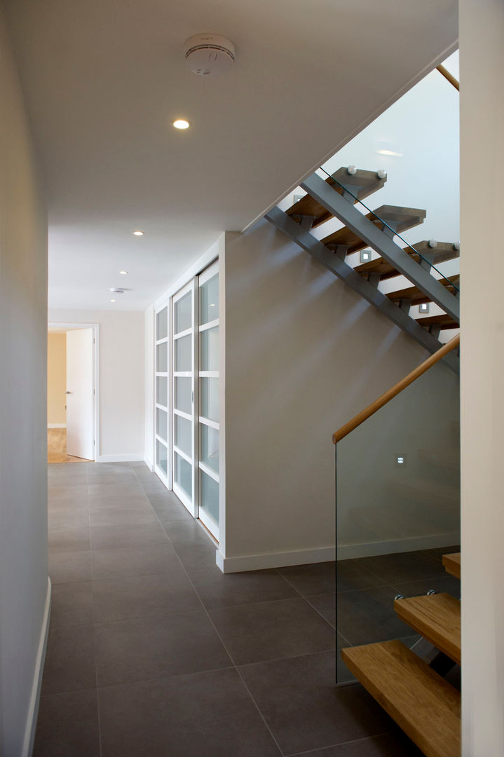 Grey Roofs, Crackington Haven, Cornwall homify Modern corridor, hallway & stairs