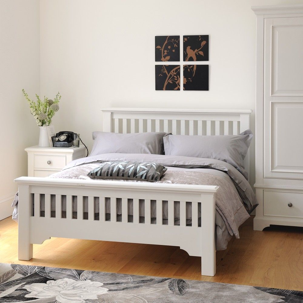 Ascot White 4ft6 Double Bed The Cotswold Company カントリースタイルの 寝室