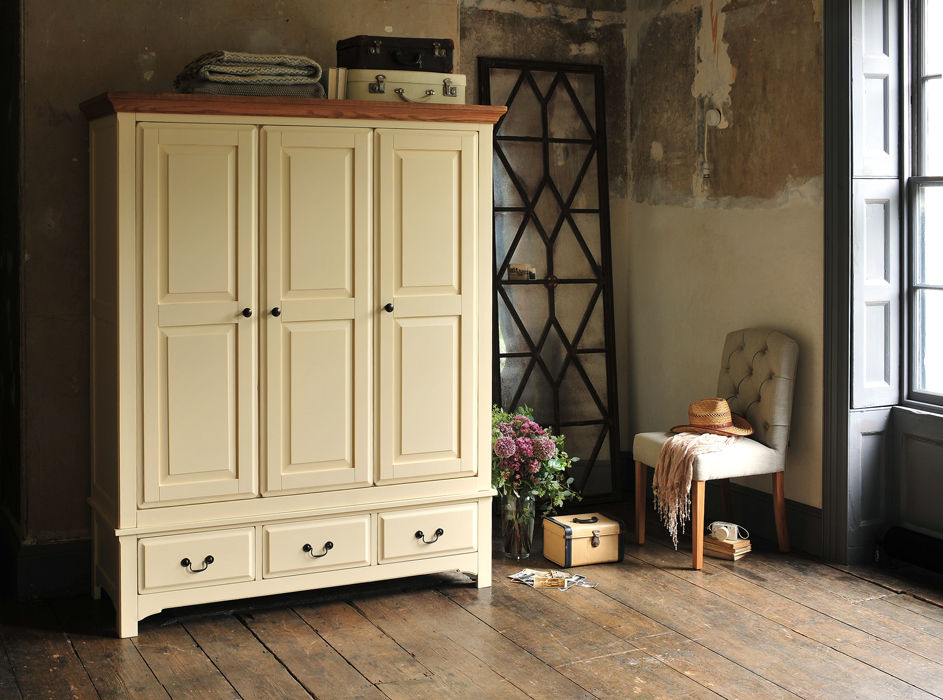 Westbury Painted Cream Triple Wardrobe The Cotswold Company Country style bedroom
