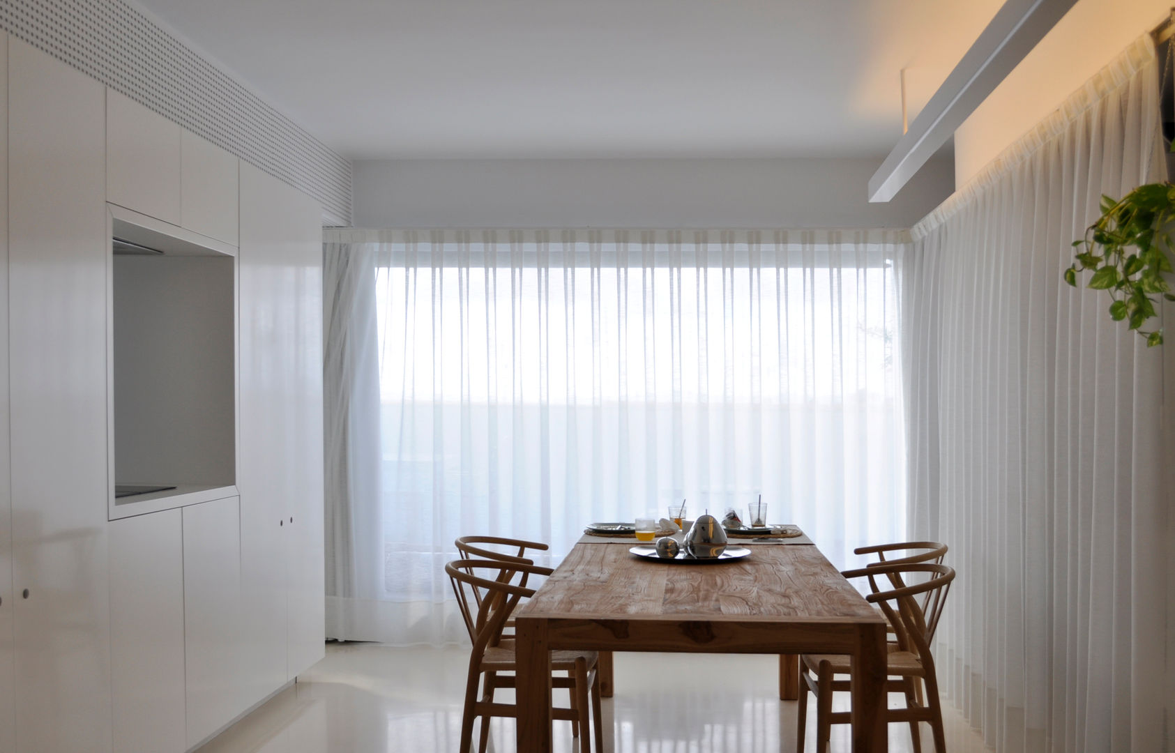 homify Minimalist dining room