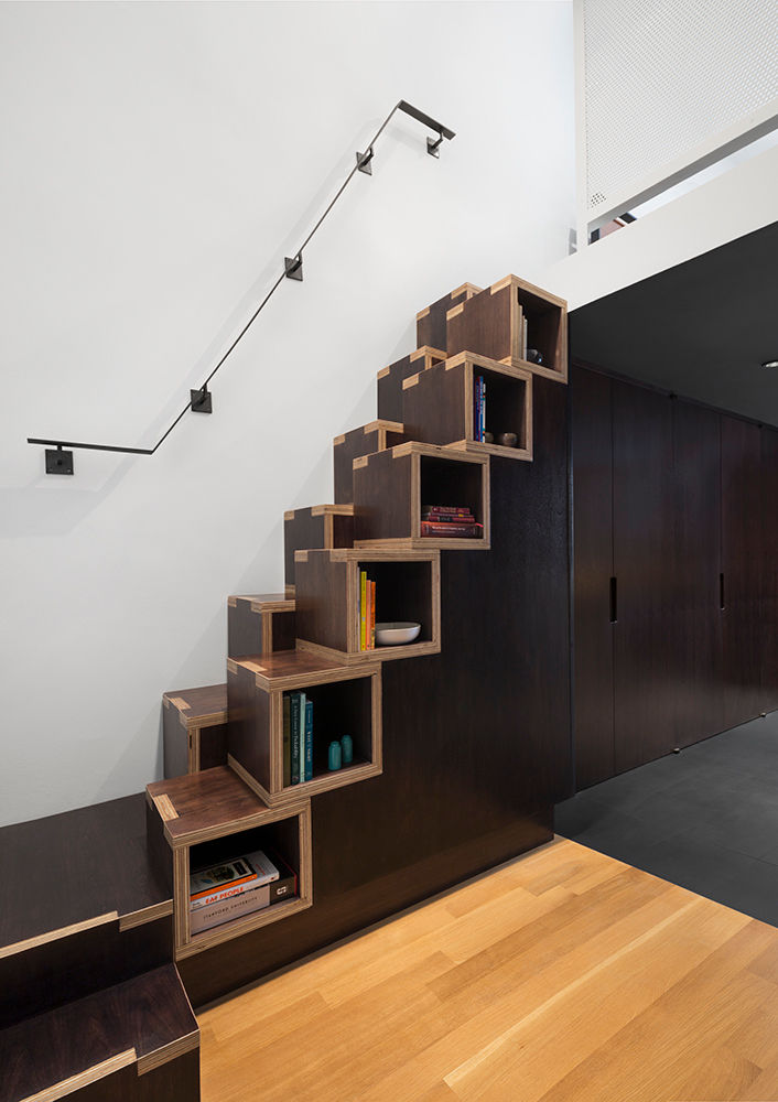 homify Pasillos, vestíbulos y escaleras de estilo moderno