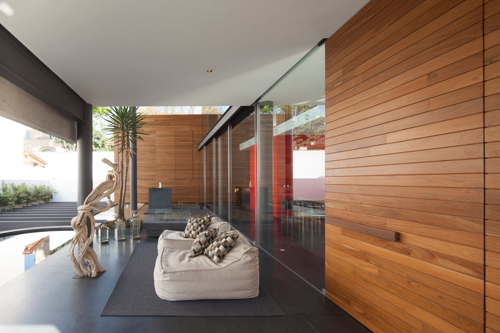 Casa Rinconada., Echauri Morales Arquitectos Echauri Morales Arquitectos Balcon, Veranda & Terrasse minimalistes Mobilier