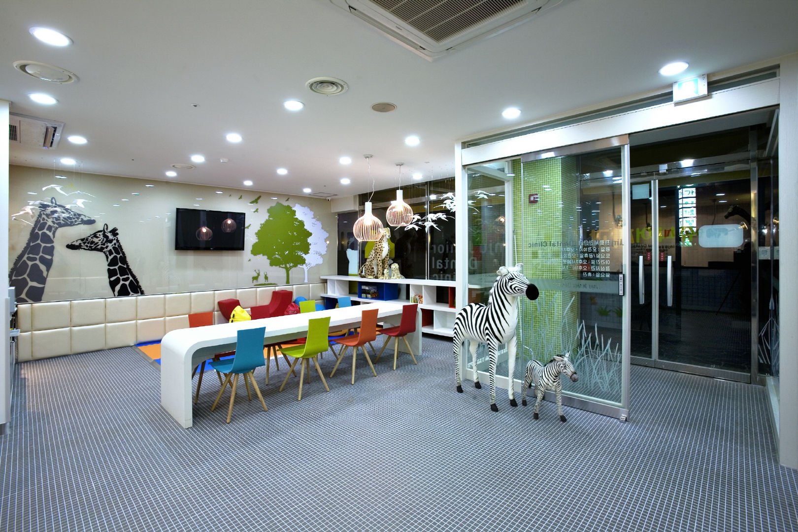 JinJu Junior Dental Clinic, (주)유이디자인 (주)유이디자인 Commercial spaces Hospitals