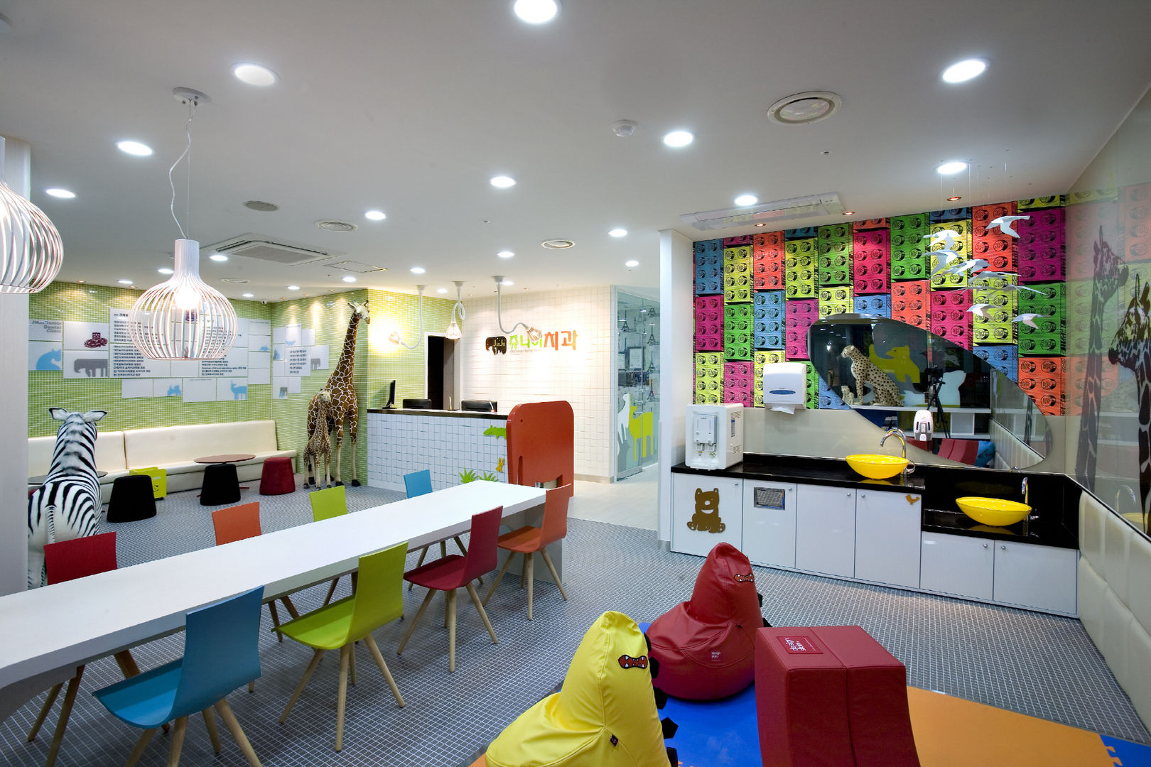 JinJu Junior Dental Clinic, (주)유이디자인 (주)유이디자인 Commercial spaces Hospitals