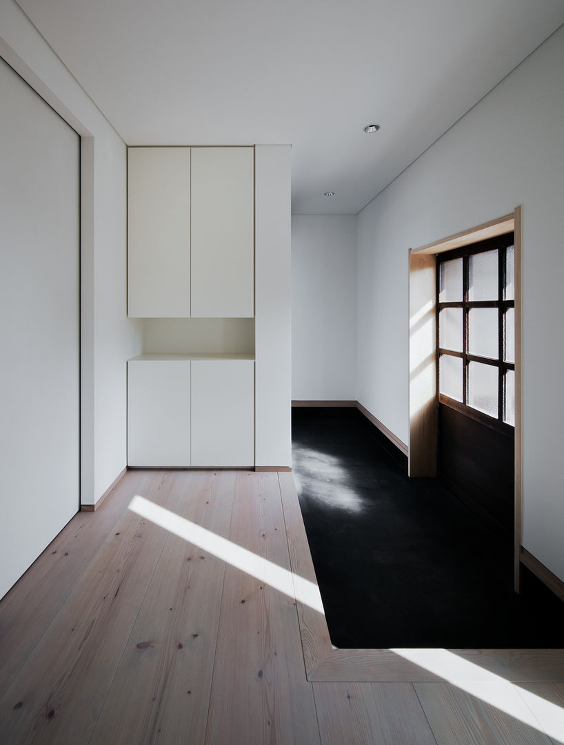 押部谷の家 コンパクトに楽しく住まう, 株式会社seki.design 株式会社seki.design Ingresso, Corridoio & Scale in stile scandinavo