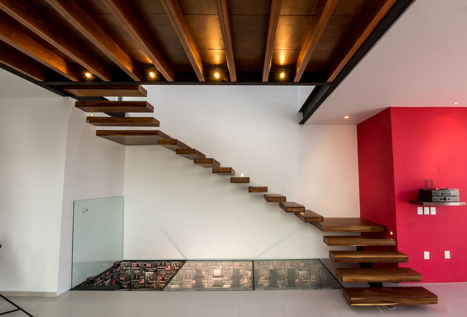 Escaleras y acceso a la cava BANG arquitectura Pasillos, vestíbulos y escaleras de estilo moderno