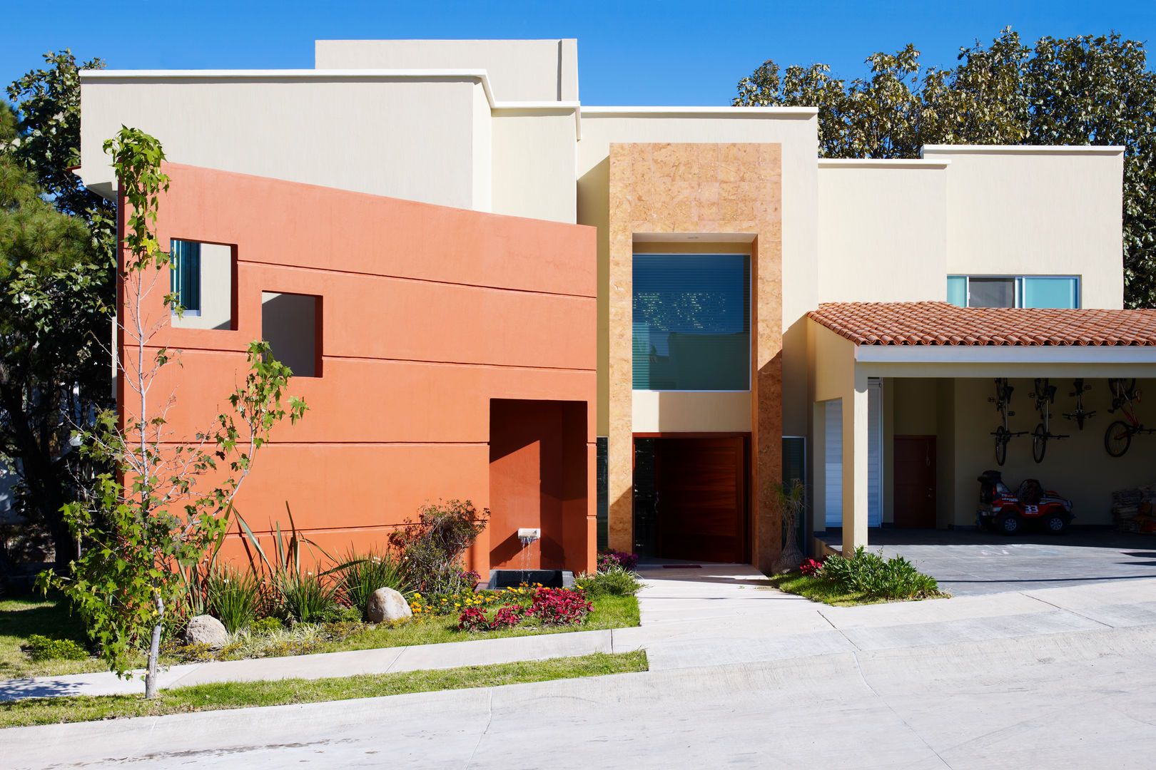 Casa Claudia, Excelencia en Diseño Excelencia en Diseño Casas modernas