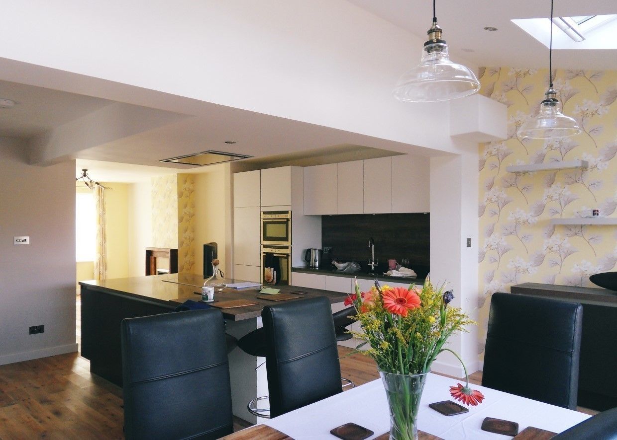 Dining room/kitchen island Rogers and Jones Architects Cocinas de estilo moderno