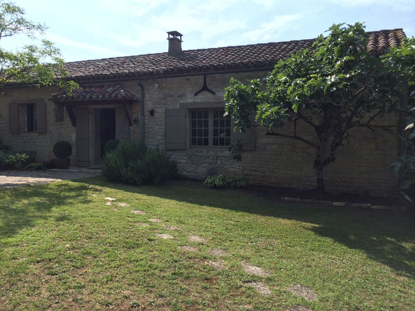 CAMPAGNE CHIC MAISON DE FAMILLE, INSIDE-DECO-TENDANCE INSIDE-DECO-TENDANCE Jardines de estilo rural