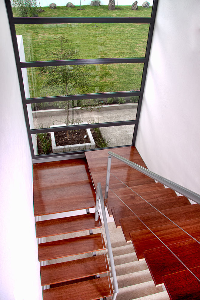 Casa RDM45, VG+VM Arquitectos VG+VM Arquitectos Modern Corridor, Hallway and Staircase
