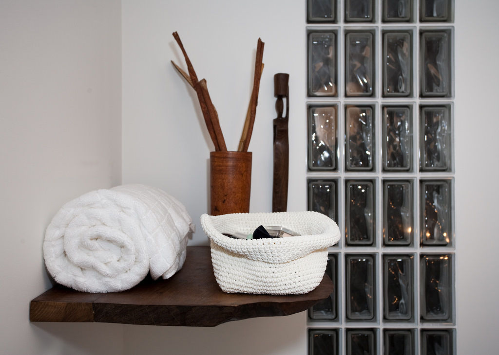 Łazienka ECO, Meble Gdańskie - Zbigniew Żurawski Meble Gdańskie - Zbigniew Żurawski Rustic style bathroom Shelves