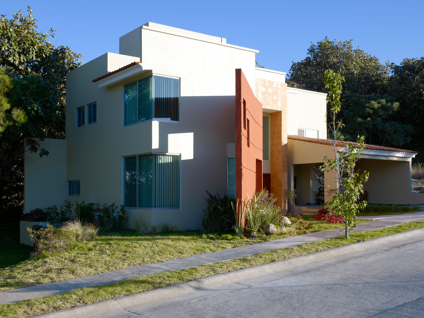 Casa Claudia, Excelencia en Diseño Excelencia en Diseño Rumah Modern