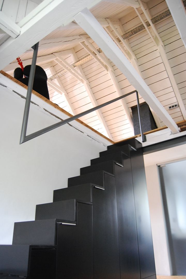 schwarz Haus, schwarzID schwarzID Minimalistischer Flur, Diele & Treppenhaus