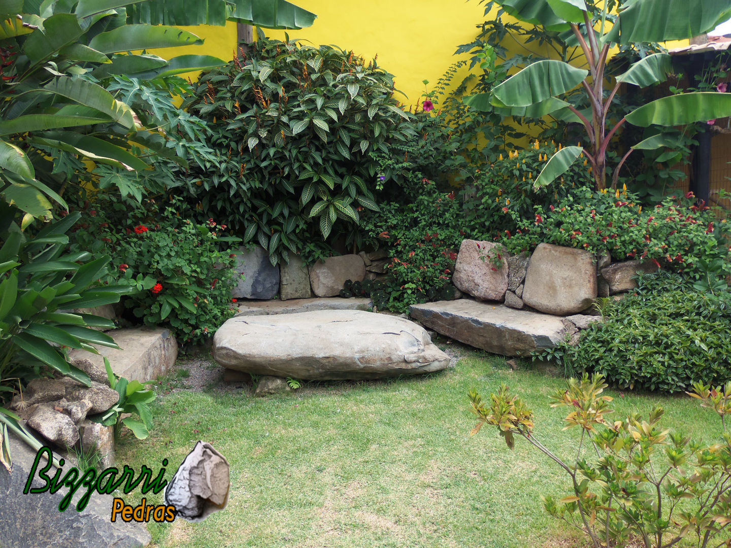 Banco com pedra moledo, Bizzarri Pedras Bizzarri Pedras Rustic style garden