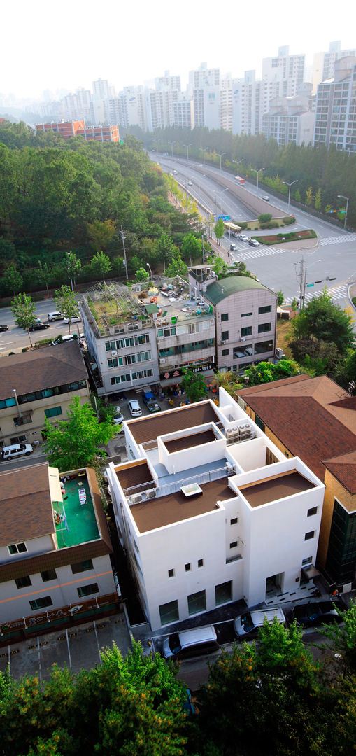 건물 전경(주간) 현앤전 건축사 사무소(HYUN AND JEON ARCHITECTURAL OFFICE ) 모던스타일 주택