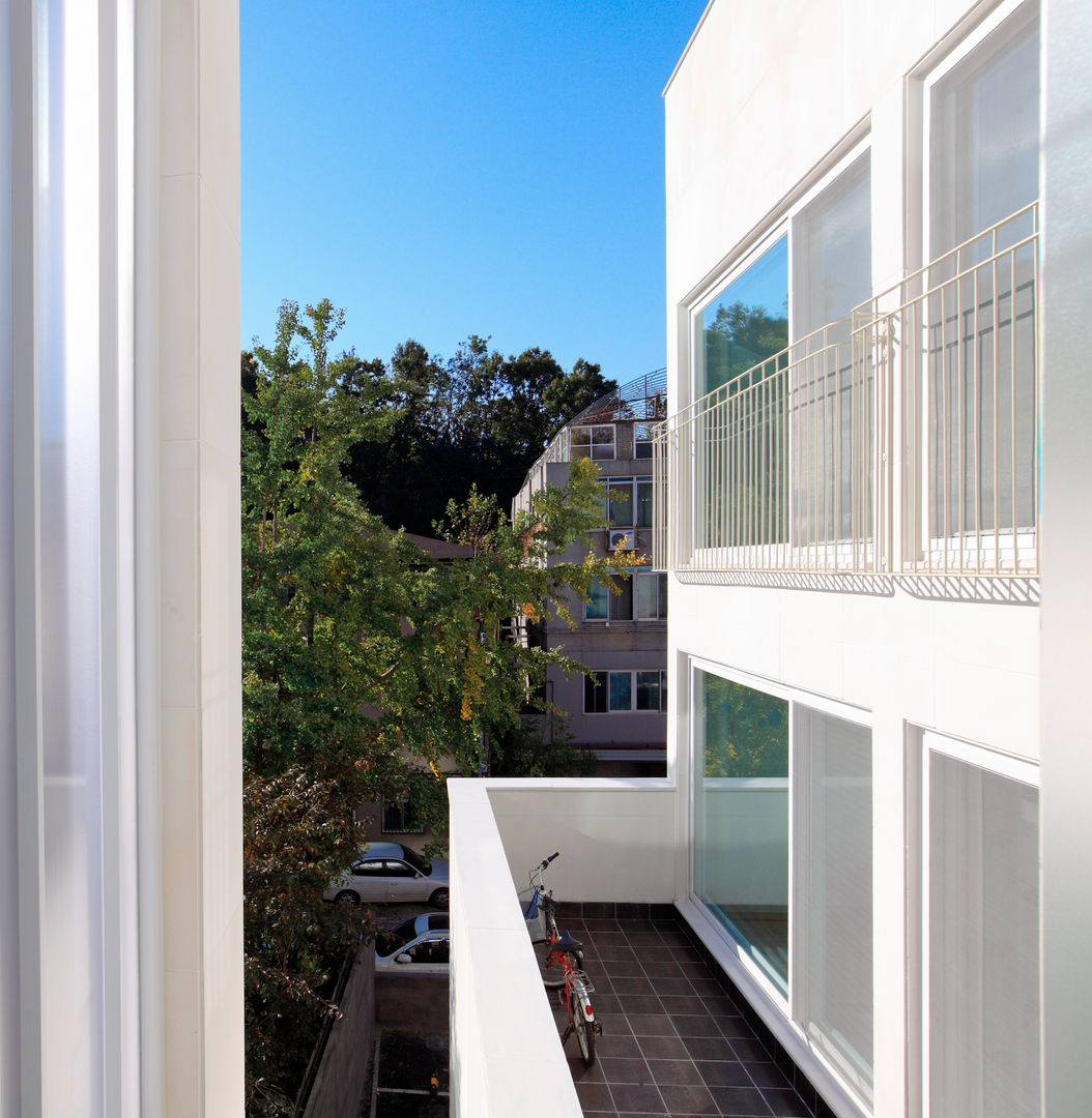 Coffee House, 현앤전 건축사 사무소(HYUN AND JEON ARCHITECTURAL OFFICE ) 현앤전 건축사 사무소(HYUN AND JEON ARCHITECTURAL OFFICE ) Modern balcony, veranda & terrace