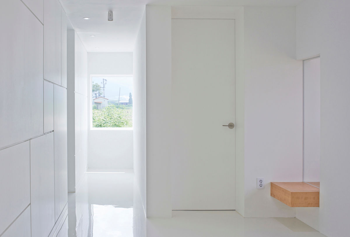 G House - Corridor NEN Minimalist corridor, hallway & stairs