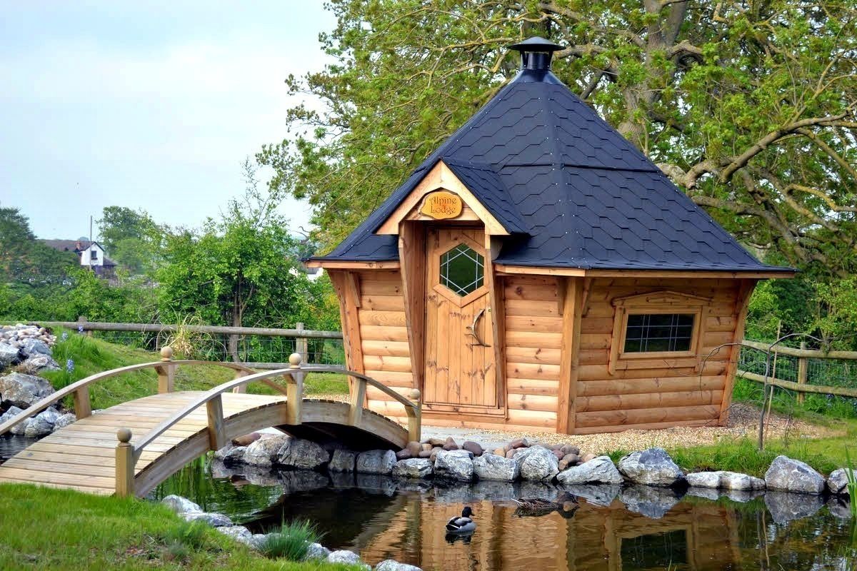 A 10m² barbecue cabin at a house in Warwickshire. Arctic Cabins Сад