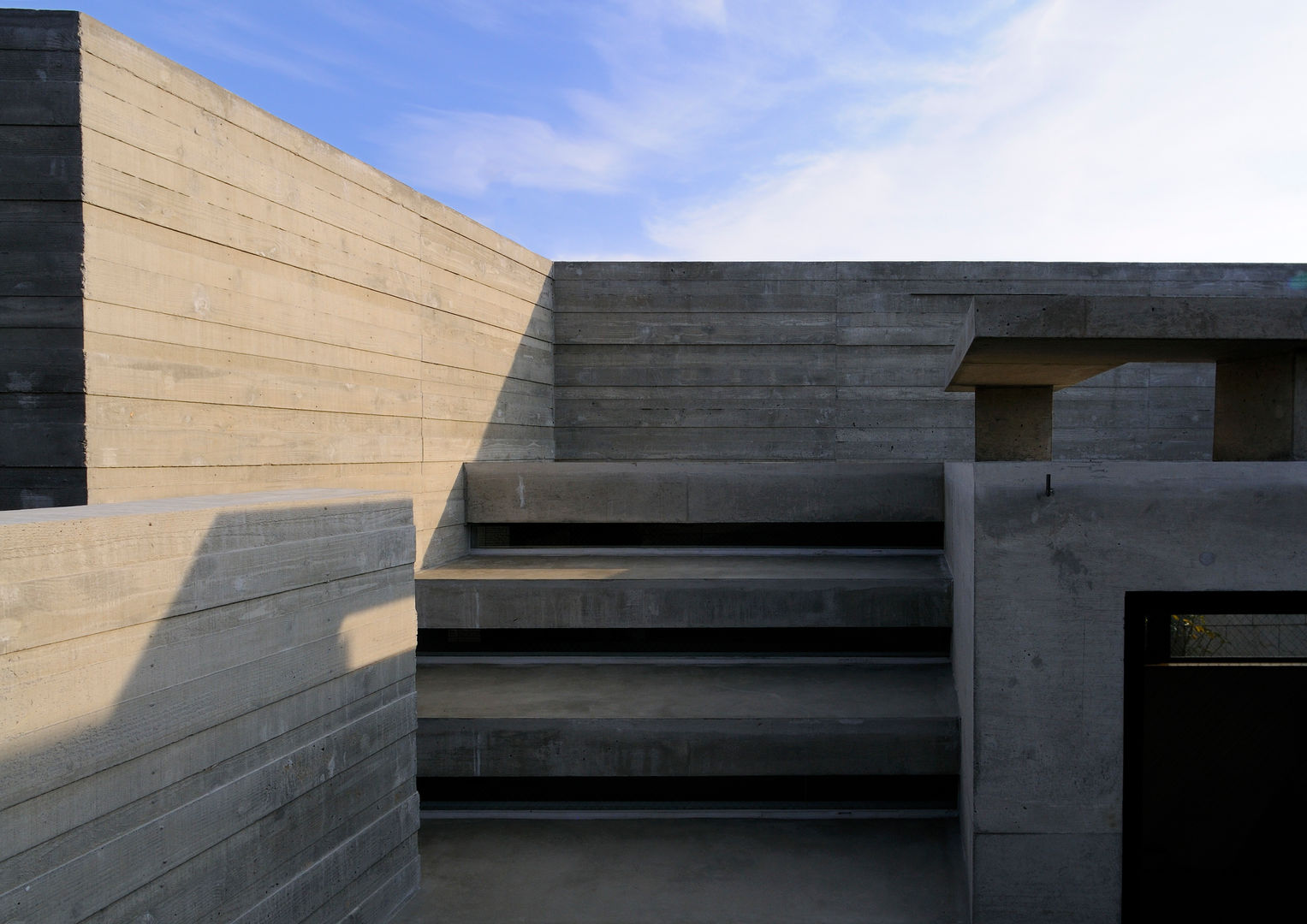 代田の住宅, 井上洋介建築研究所 井上洋介建築研究所 Nowoczesny balkon, taras i weranda