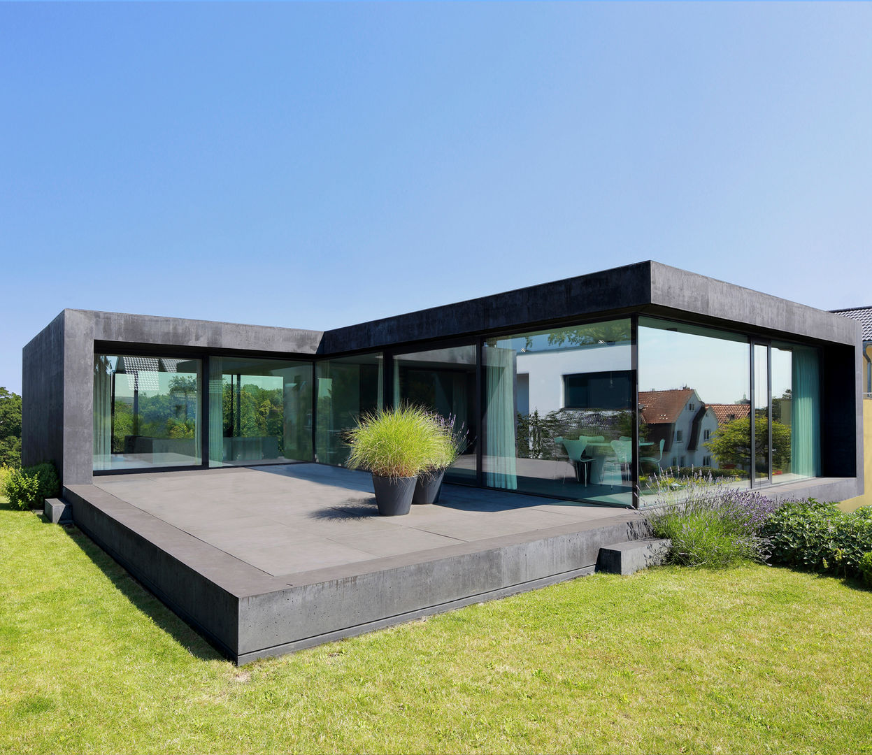 Modernes Einfamilienhaus aus Sichtbeton, Architekturbüro Dongus Architekturbüro Dongus Moderne huizen