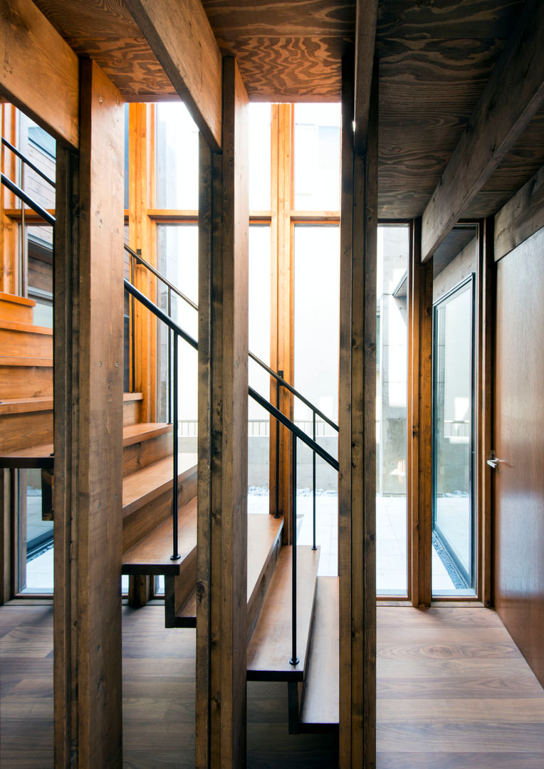 中浦和の住宅, 井上洋介建築研究所 井上洋介建築研究所 Modern corridor, hallway & stairs