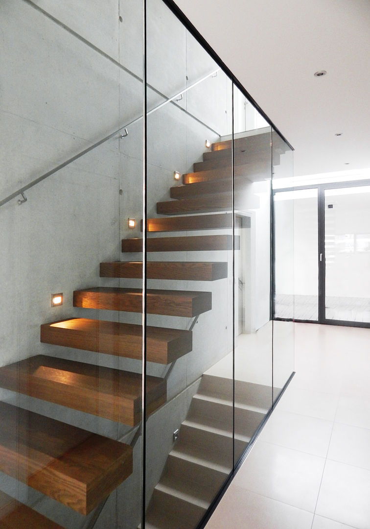 Haus MD, unlimited architekten | neumann + rodriguez unlimited architekten | neumann + rodriguez Modern corridor, hallway & stairs