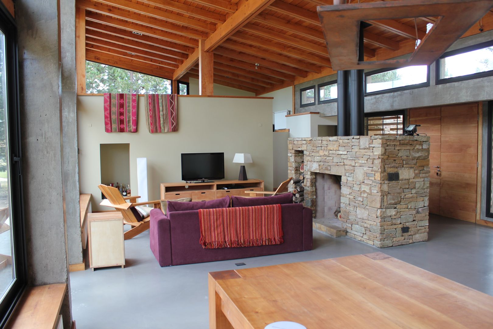 Casa Chapelco Golf - Patagonia Argentina, Aguirre Arquitectura Patagonica Aguirre Arquitectura Patagonica Modern living room