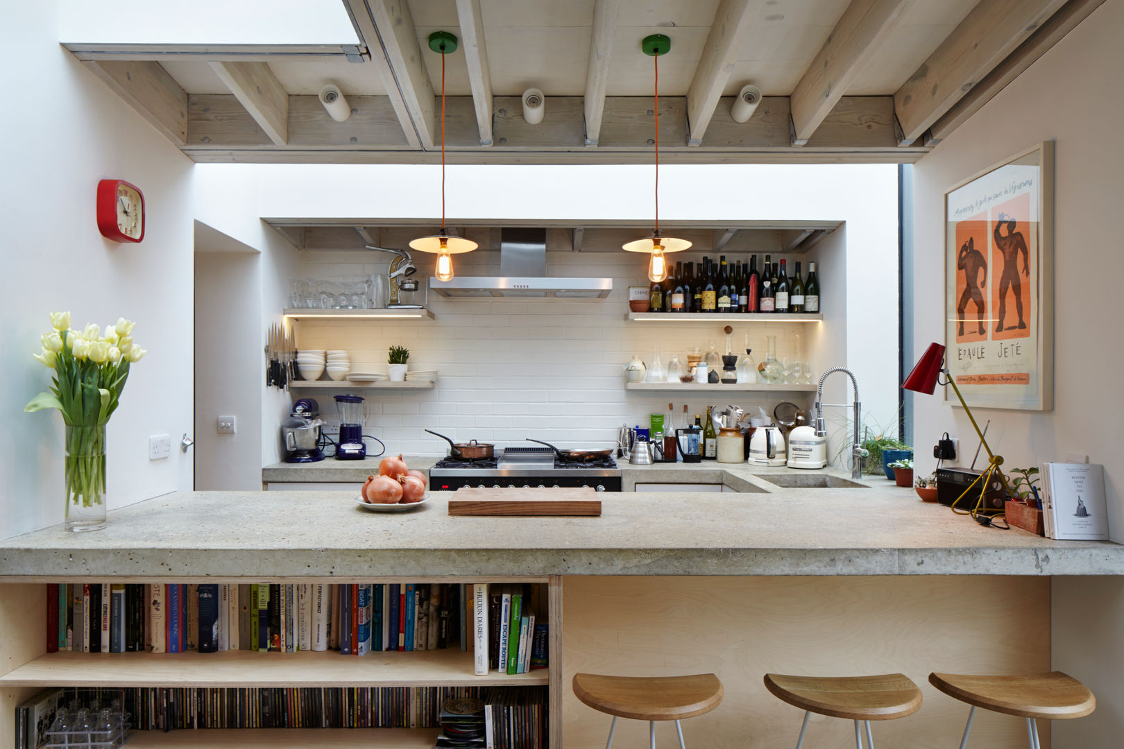 View across the kitchen Fraher and Findlay Dapur Modern