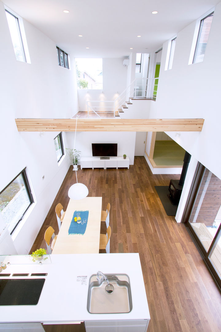 House in Fukuchiyama, arakawa Architects & Associates arakawa Architects & Associates Minimalist dining room