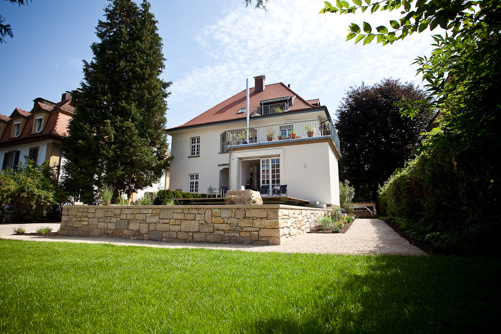 Sanierung Wohngebäude, xs-architekten xs-architekten Casas de estilo clásico