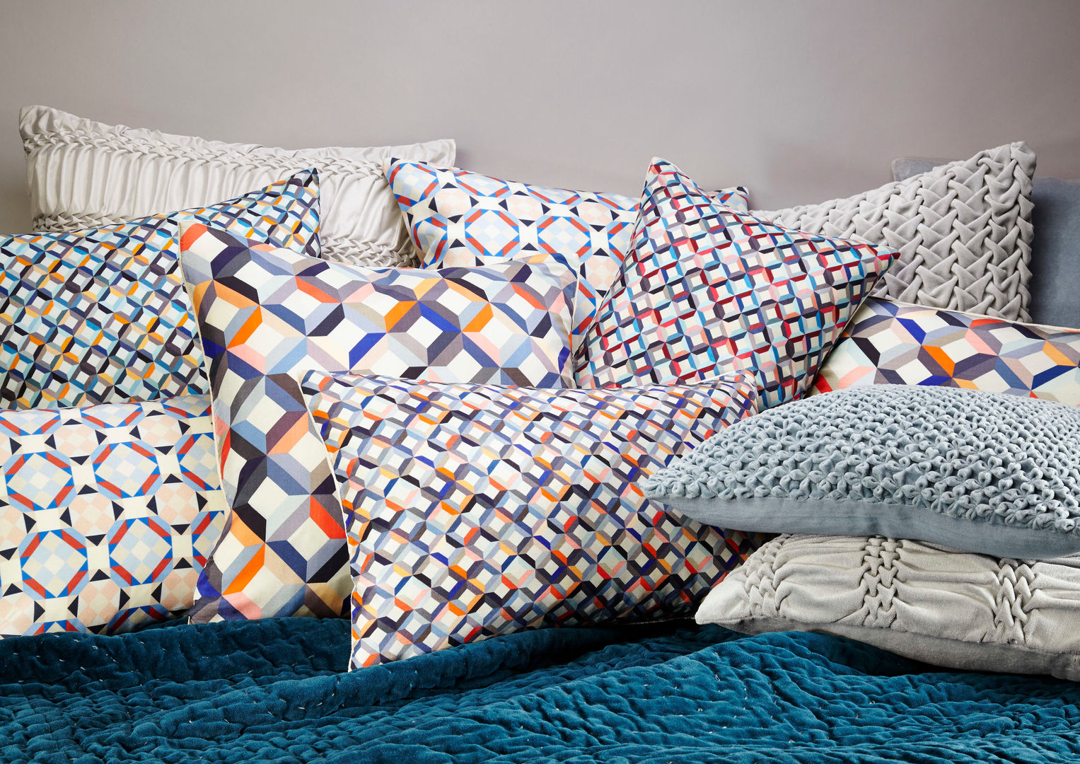 Printed Silk Cushion Collection Nitin Goyal London غرفة نوم أقمشة و منسوجات