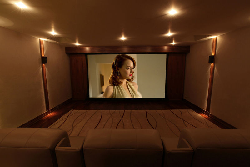 What Lies Beneath Home Cinema, Finite Solutions Finite Solutions Phòng giải trí phong cách hiện đại