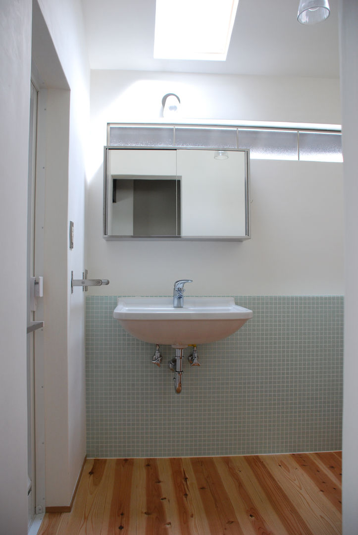 M邸, 長崎工作室 長崎工作室 Modern bathroom