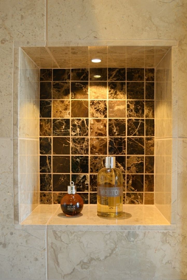 Shower Niche tiled in Marron Polished Marble Mosaic Tiles Loveridge Kitchens & Bathrooms Phòng tắm phong cách hiện đại