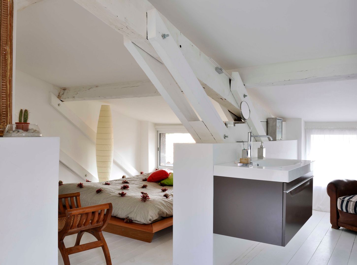 loft sous les toits à Bordeaux, Loftsdesign Loftsdesign Minimalist bedroom