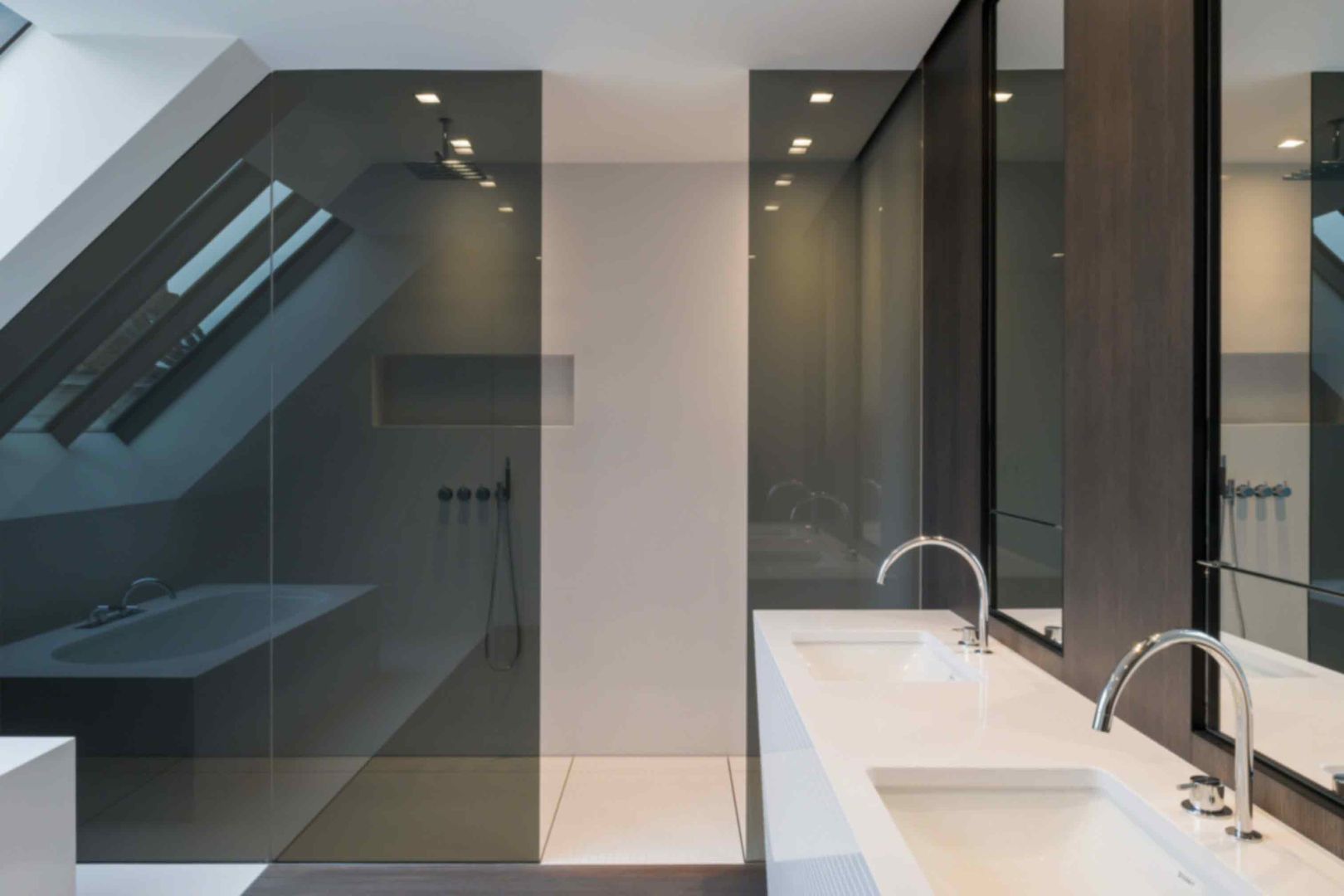 House Vdb, S.Ingber & associates S.Ingber & associates Modern bathroom