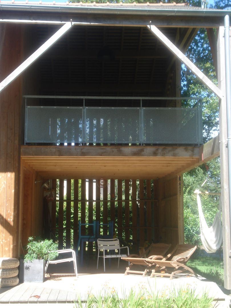 maison NEV, Cécile Boerlen Architecte SARL Cécile Boerlen Architecte SARL Balcon, Veranda & Terrasse ruraux