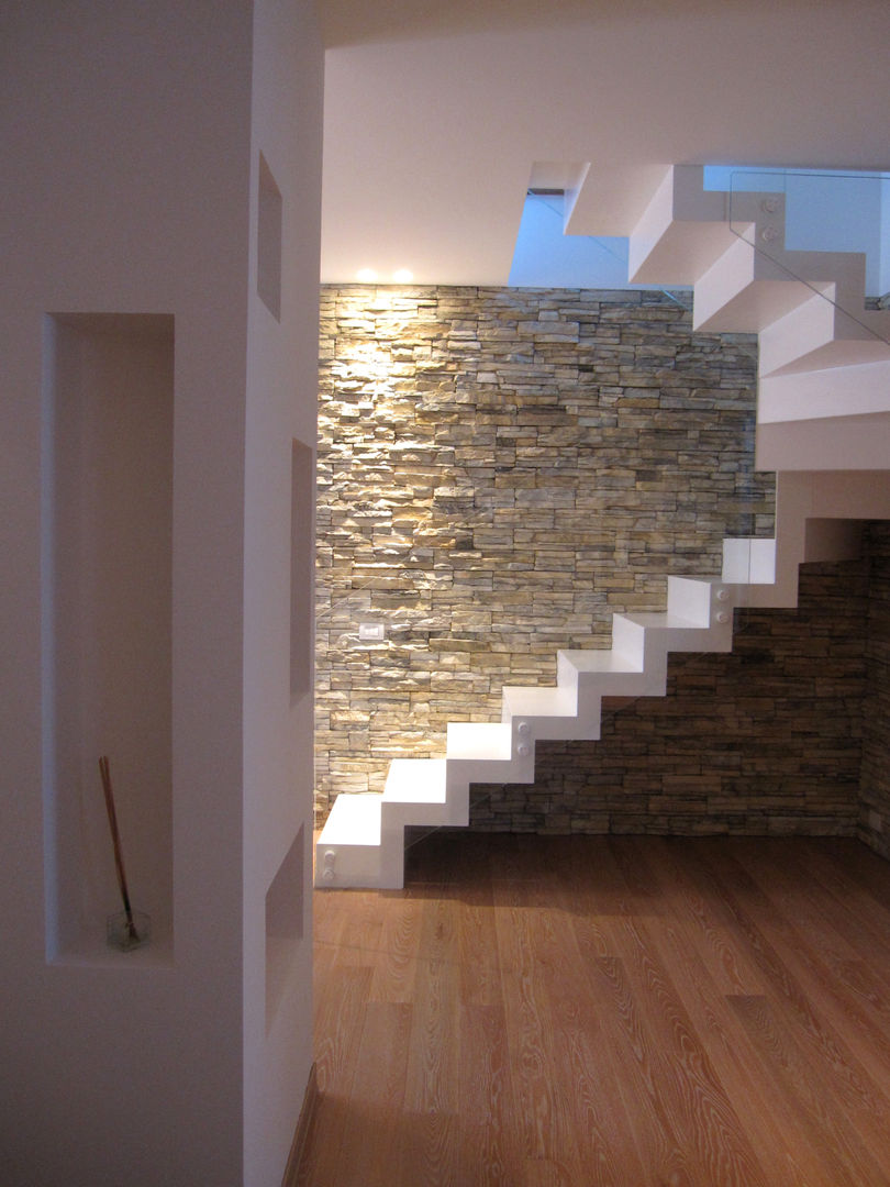 casa a Porto Recanati, Laura Canonico Architetto Laura Canonico Architetto Modern Corridor, Hallway and Staircase