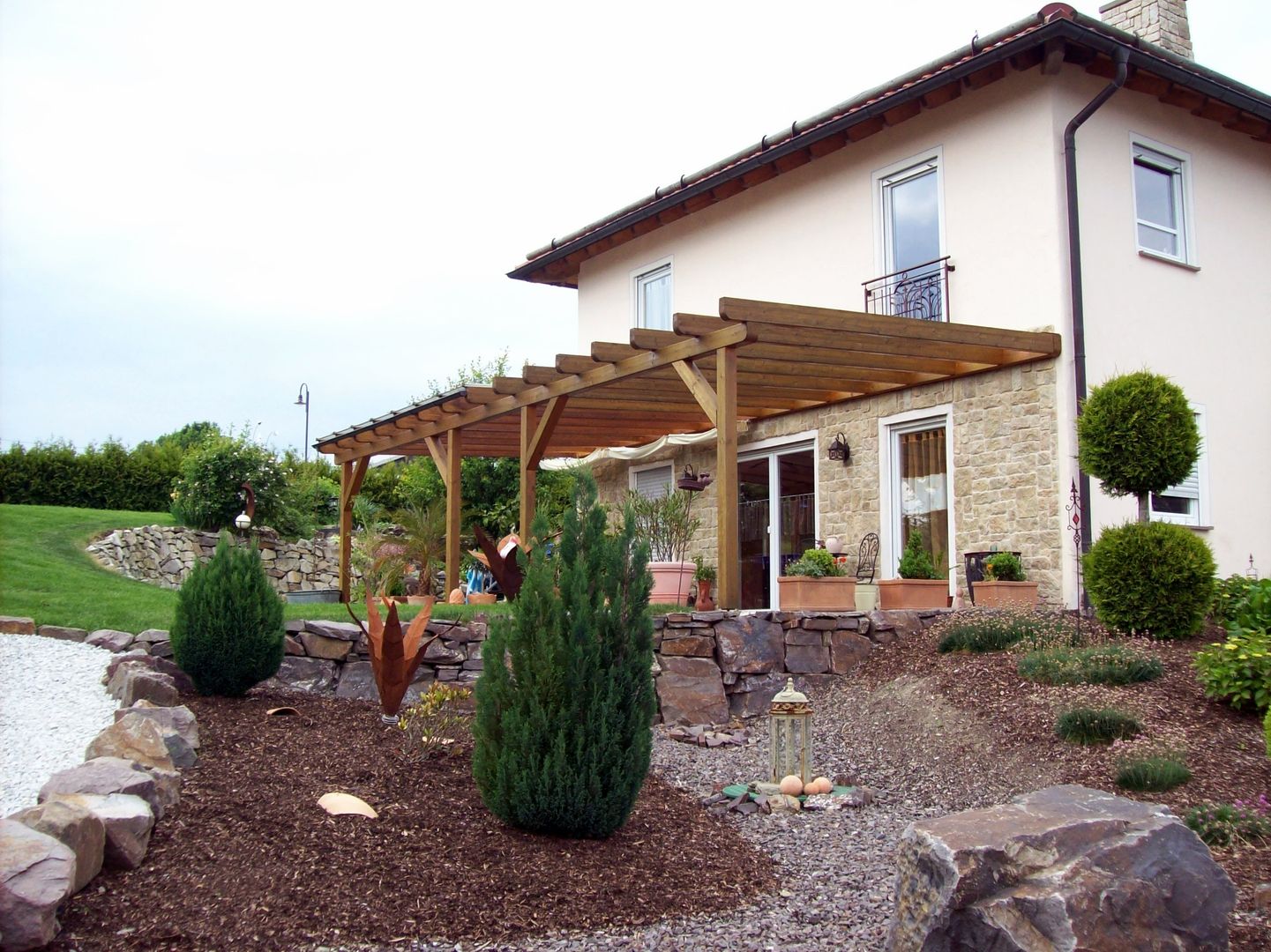 Vordächer Carports und Überdachungen, BEGO Holz und Stahl BEGO Holz und Stahl Balcones y terrazas mediterráneos