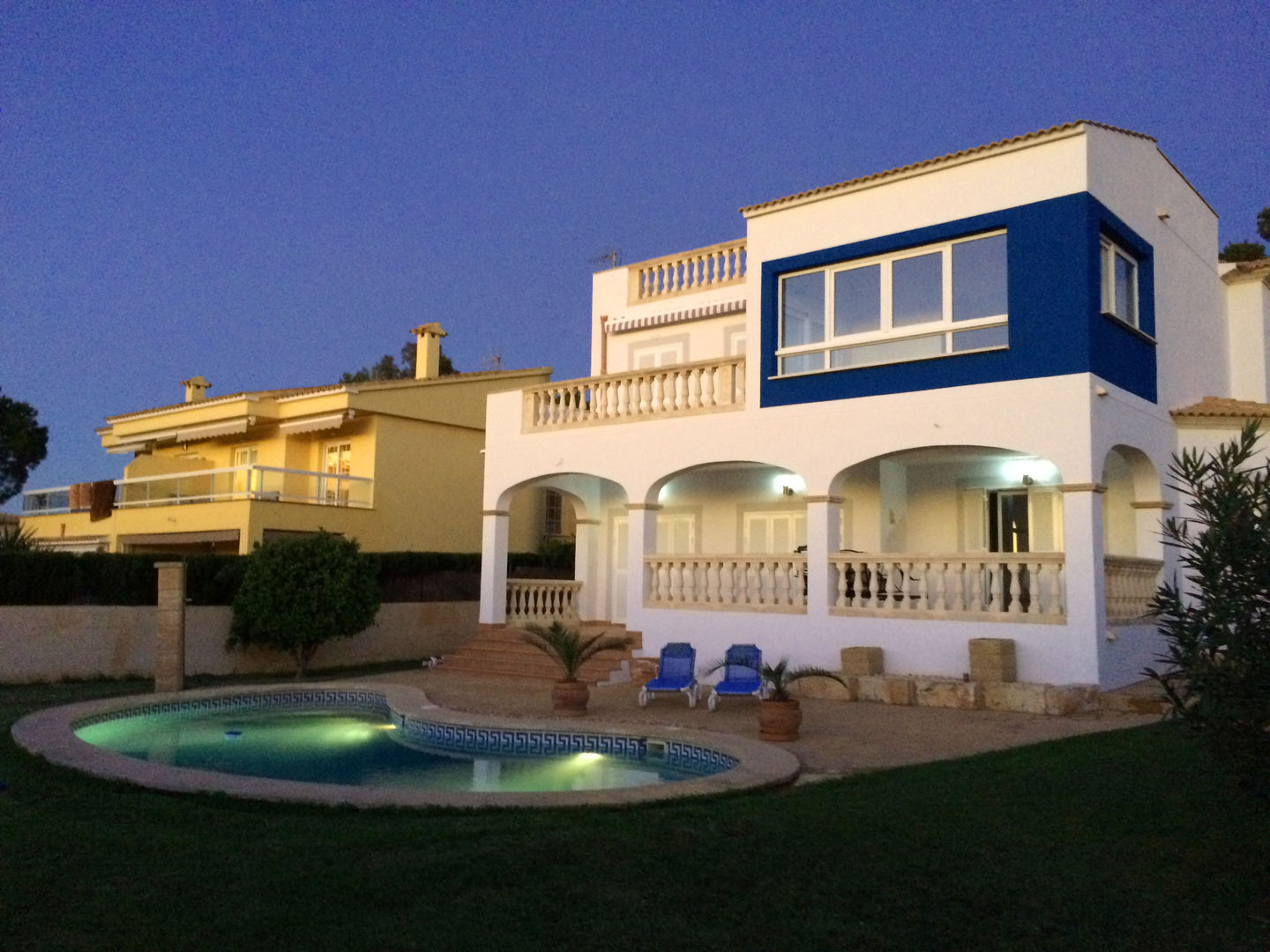 Wunderschönes Meerblick Chalet im maritimen Stil, INSIDE tp INSIDE tp Casas de estilo mediterráneo