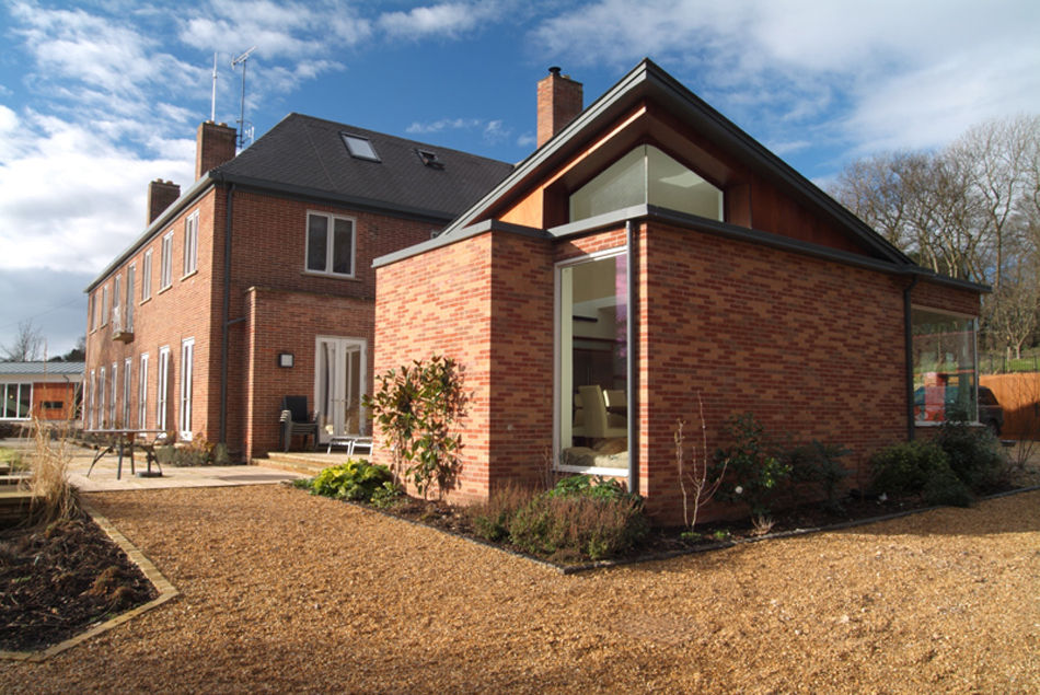 A Traditional English Country House: Lofties, Rayner Davies Architects Rayner Davies Architects Pool