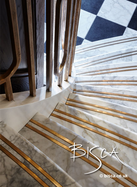 Stone Staircase with inlaid bronze non slip inserts Bisca Staircases 클래식스타일 복도, 현관 & 계단