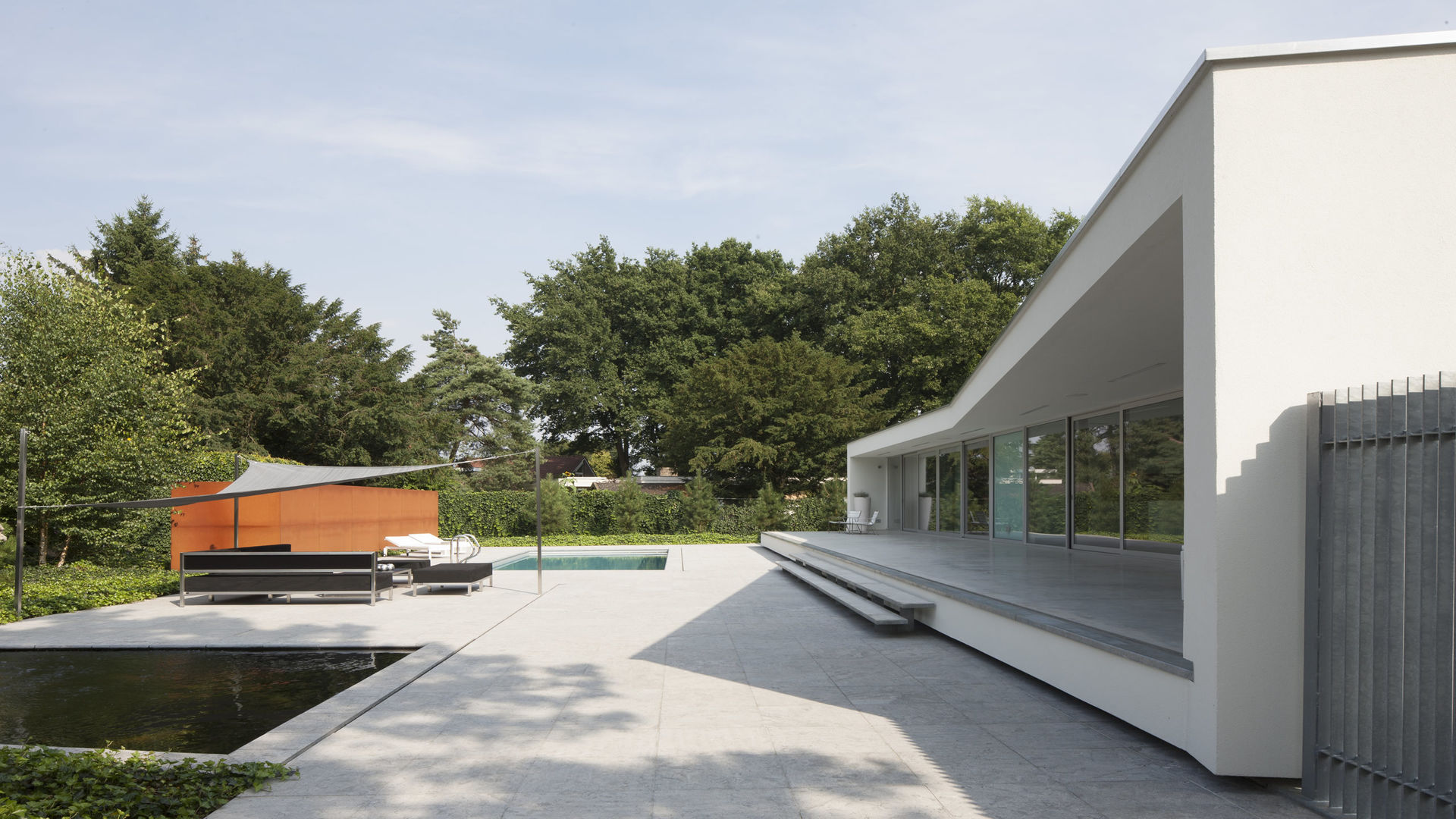 Eigentijdse bungalow, Lab32 architecten Lab32 architecten Modern balcony, veranda & terrace