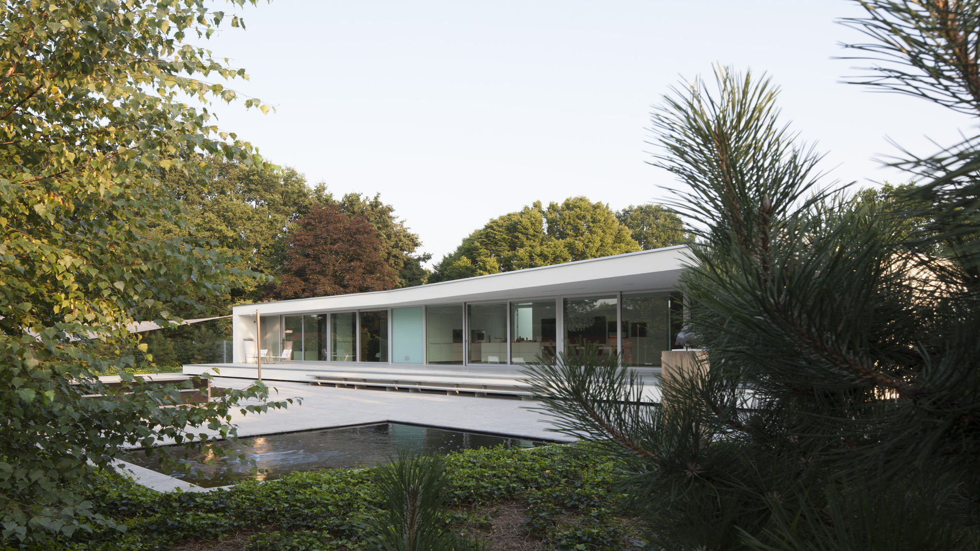 Eigentijdse bungalow, Lab32 architecten Lab32 architecten منازل