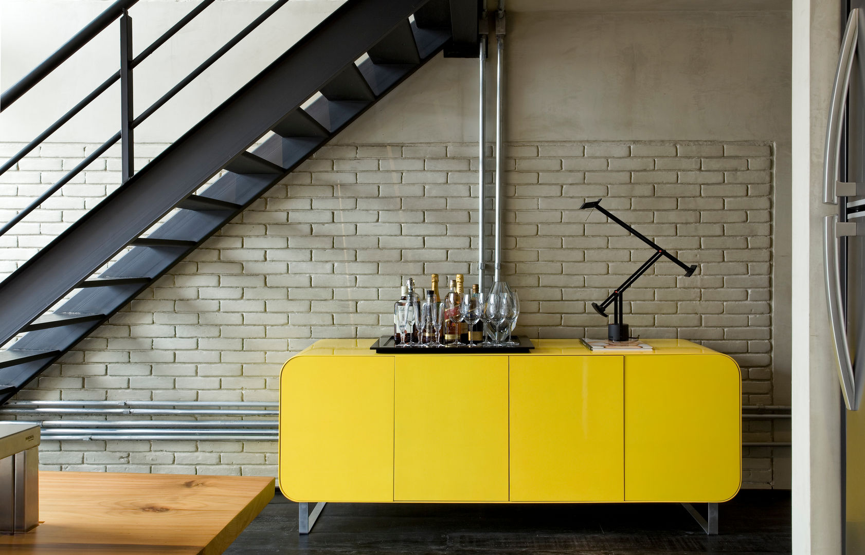 Loft Industrial, DIEGO REVOLLO ARQUITETURA S/S LTDA. DIEGO REVOLLO ARQUITETURA S/S LTDA. الغرف