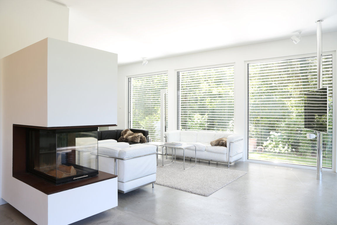Puristisch und stylish: Bauhaus Villa in München , 2P-raum® Architekten 2P-raum® Architekten Living room