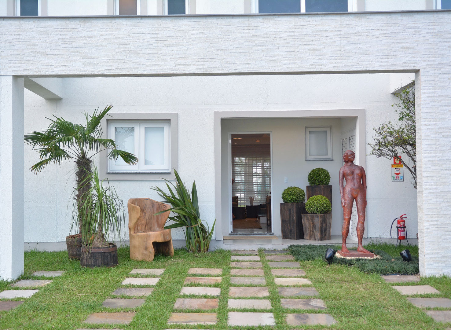 Residências Praianas, Michele Moncks Arquitetura Michele Moncks Arquitetura Tropical style balcony, porch & terrace