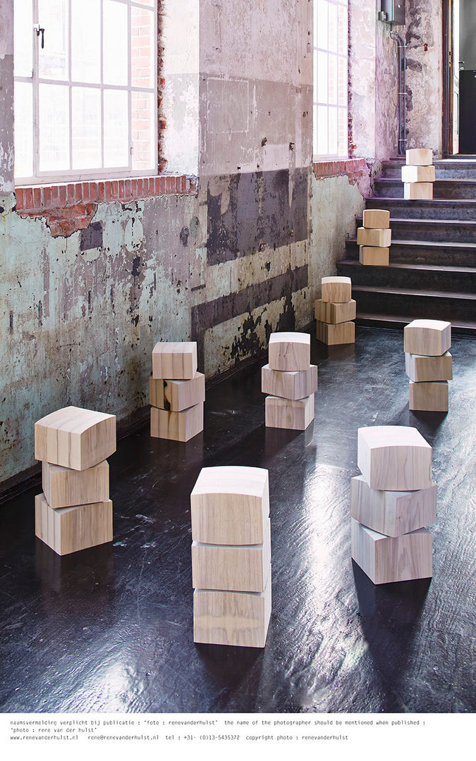 Spine Stool // ergonomische kruk, Studio Rene Siebum Studio Rene Siebum ミニマルデザインの リビング 椅子