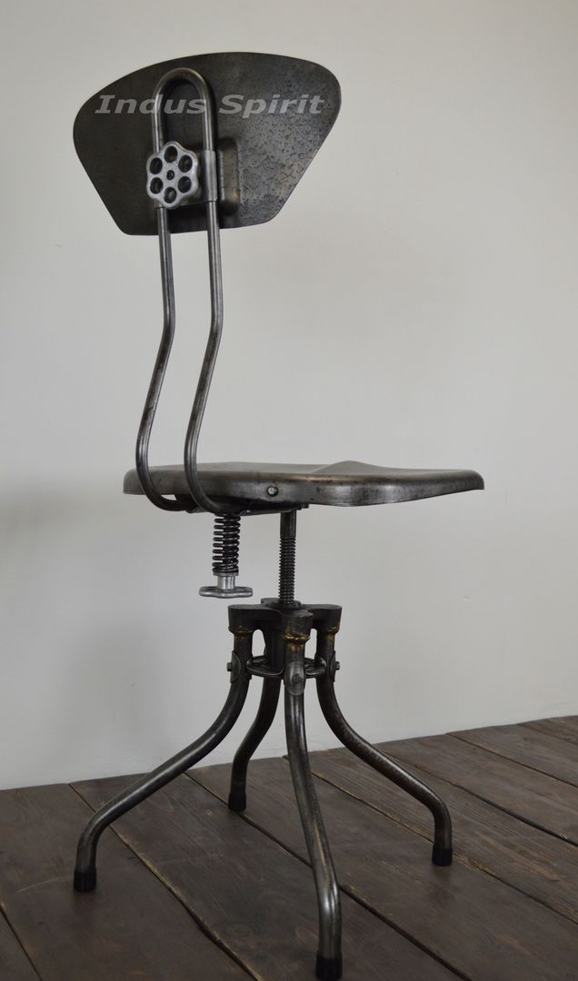 homify Industrial style study/office Chairs